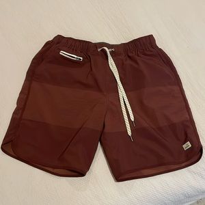 Vuori Banks red shorts M